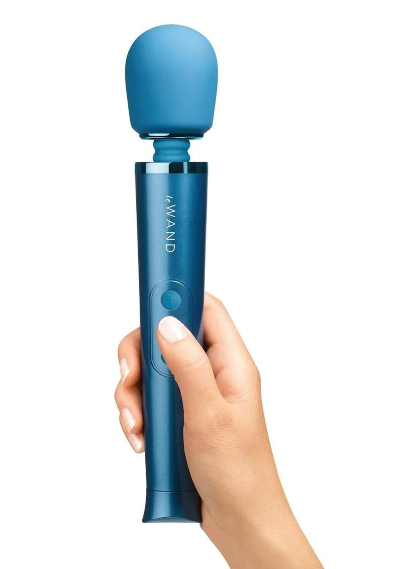 Le Wand Petite Rechargeable Silicone Vibrating Massager - Image 19